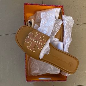 BRAND NEW TORY BRUCH SANDALS 🏝🩴